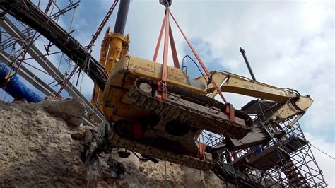 how to lift excavators with crane